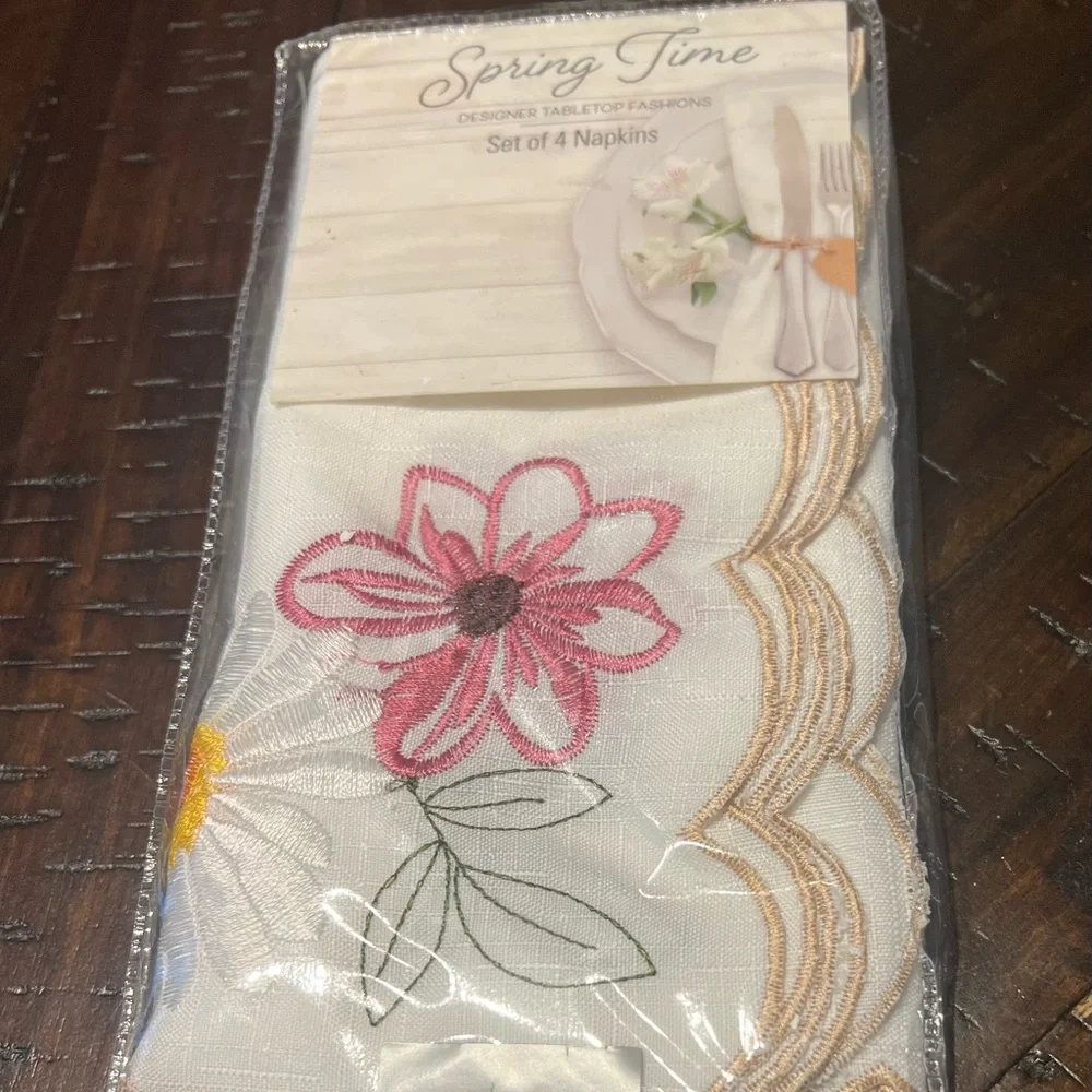 Springtime Designer Tabletop Fashions Embroidered Sunflower Set of 4 Napkins